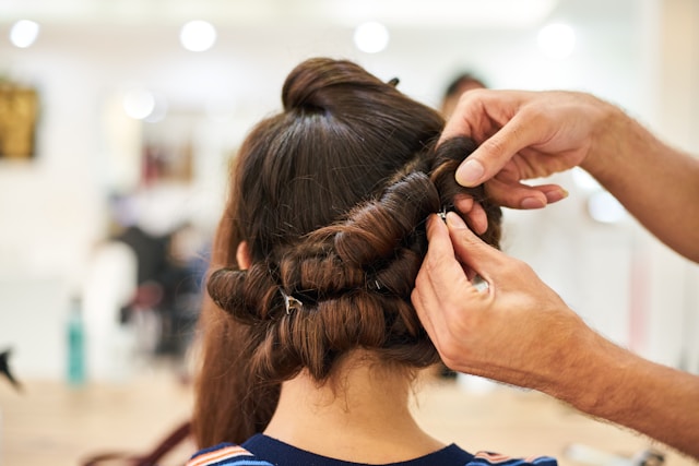 LES BASES FONDAMENTALES DE LA COIFFURE ÉVÉNEMENTIELLE